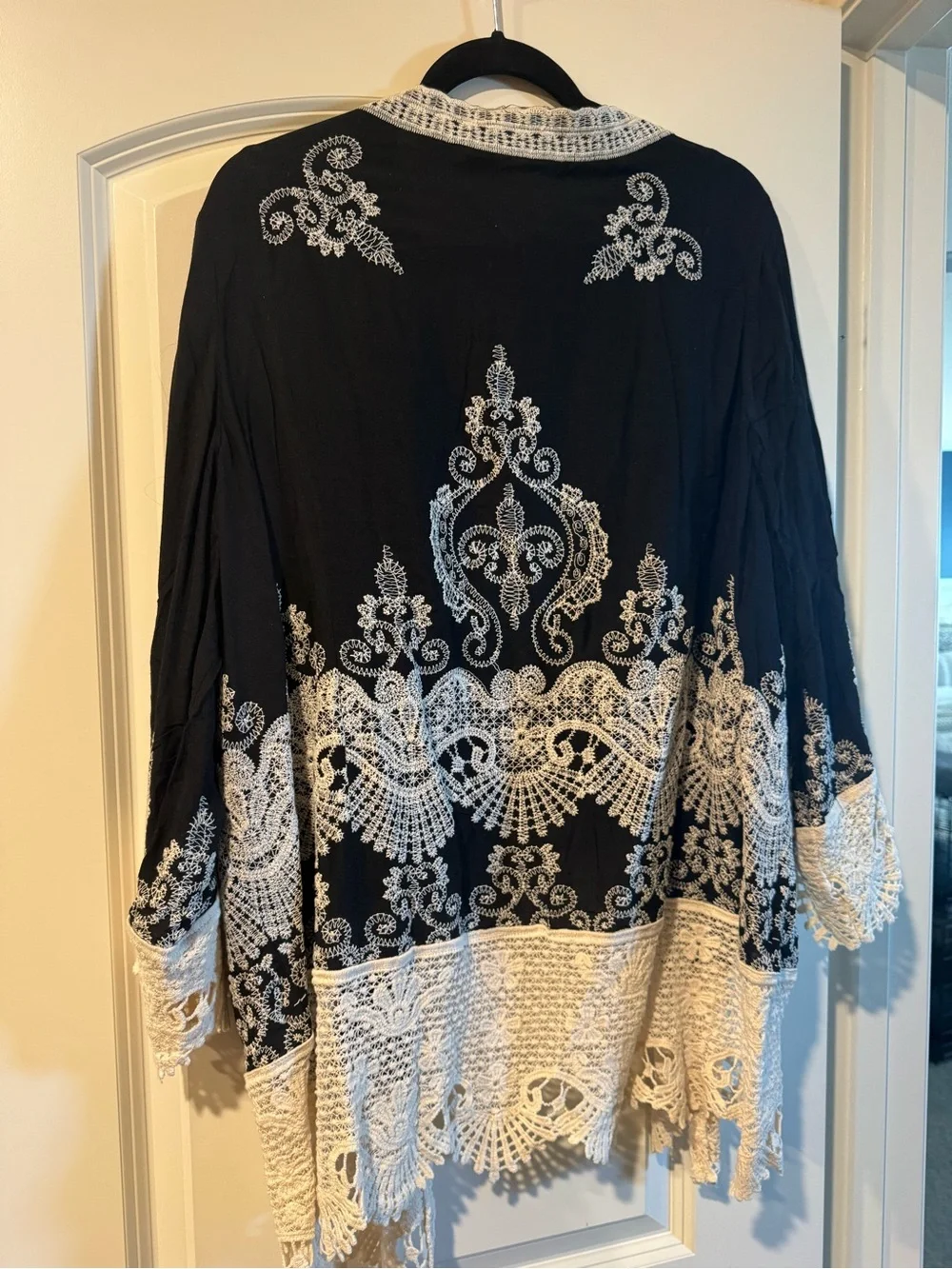 Solitaire Black White Embroidered Crochet Lace Kimono Cardigan Cover Up Size 1X